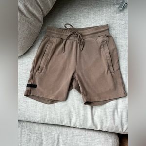 Alphalete Identity shorts in Sand - Men’s - Small